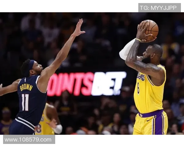 勒布朗-詹姆斯鼓励队友团结一致，备战季后赛取得更大突破