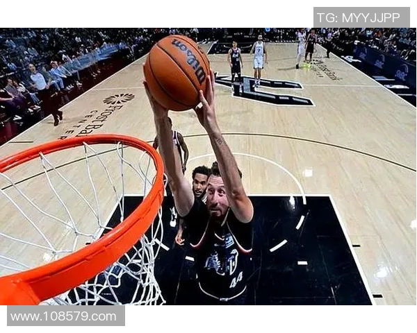 马刺队大胜黄蜂队，重回胜利轨道